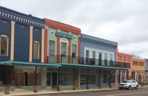 Water Valley Apartment | Blu-Buck Mercantile Hotel Apt. A
