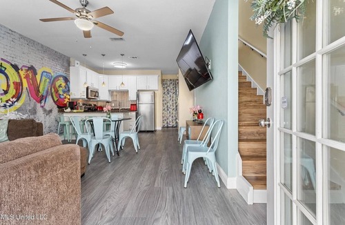 Gulfport House | Blue Beach House, GAME ROOM, Sleep 8, Swim Pool, Gated, Casinos