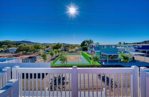 Parker Strip House | Blue Bliss, Private Hot Tub & Fenced Yard at Roadrunner Resort