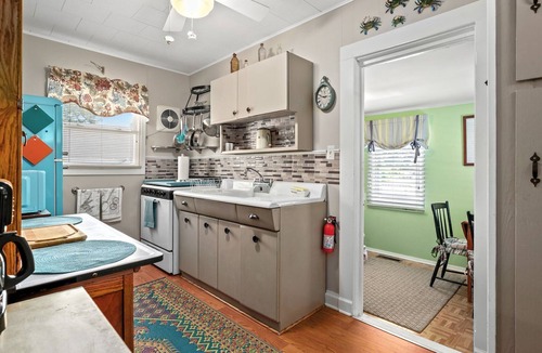 Chincoteague Cottage | Blue Crab Bungalow | In-Town Chincoteague Retreat w/Enclosed Porch, EV Charger & Pet Friendly