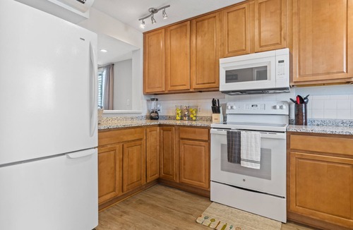 Mississippi City House | *Blue Palm Townhome* w/Gulf view/Walk to beach/seafood