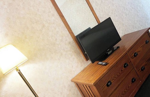 La Crosse Hotel | Blue Way Inn and Suites Lacrosse - 1 King Bed Non Smoking