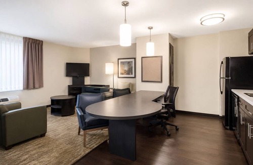 Richfield Hotel | Blue Way Inn & Suites Extended Stay Bloomington Airport - Minneapolis