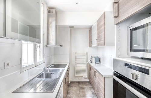 17th Arrondissement Apartment | Blueground | Batignolles, office & intercom