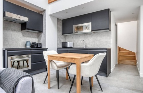 Quartier de la Plaine-de-Monceaux Apartment | Blueground | Monceau, a/c, nr Parc Monceau