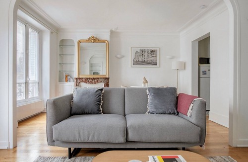 Quartier de Rochechouart Apartment | Blueground | Montmartre, close to shops & cafes