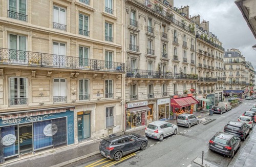 Quartier de Rochechouart Apartment | Blueground | Montmartre, close to shops & cafes