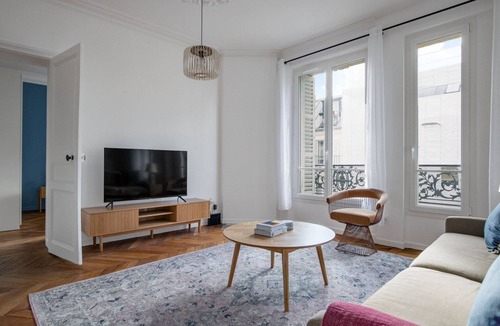 Quartier de Rochechouart Apartment | Blueground | Pigalle, nr shopping & festive area