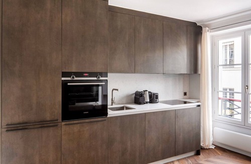 Quartier de la Place-Vendome Apartment | Blueground | Saint-Honoré, near shopping