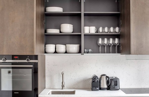 Quartier de la Place-Vendome Apartment | Blueground | Saint-Honoré, near shopping