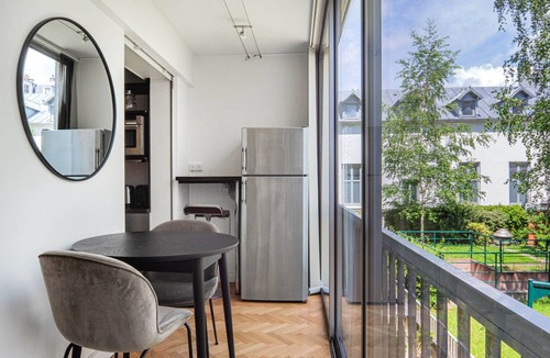 Notre-Dame-des-Champs Apartment | Blueground | Saint Placide, near furnished