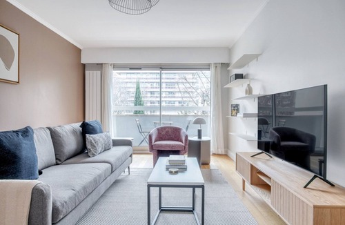 Ternes Apartment | Blueground | Ternes, balcony, nr Porte Maillot