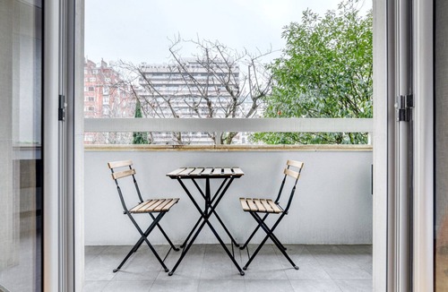 Ternes Apartment | Blueground | Ternes, balcony, nr Porte Maillot
