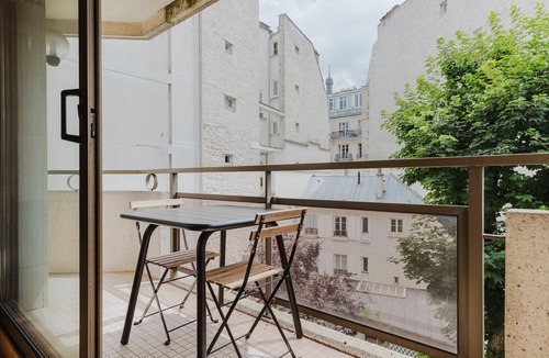 Passy Apartment | Blueground | Trocadero, move-in-ready + furniture