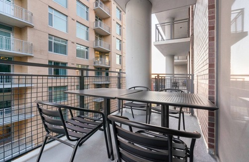 Woodmont Triangle Apartment | Blueground | Woodmont Triangle, pool, nr Cabin John Park