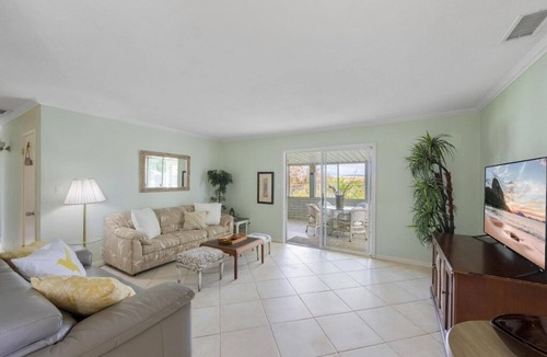 Loma Alta House | Bluff Bungalow/VIEW/3 mi to beach/King bed/Pet friendly