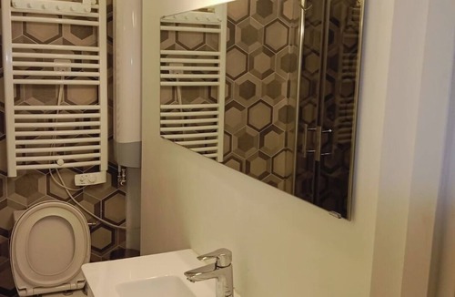 Quartier de la Place-Vendome Apartment | BnBNook - Bright 1BR by Louvre and Tuileries Gardens