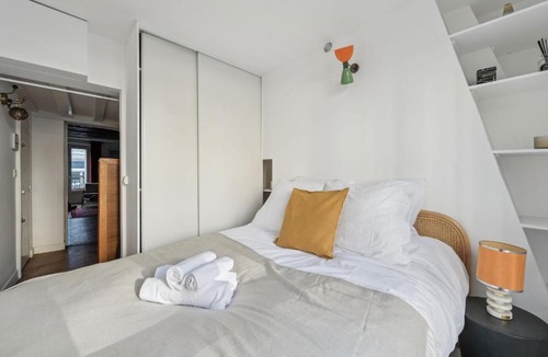 2nd Arrondissement Apartment | BnBNova - 1BR - Opéra & Palais Royal Gardens