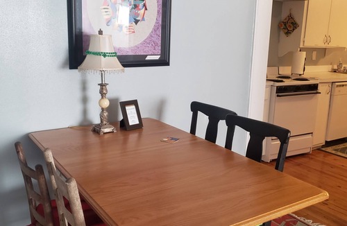 Washington Square Apartment | Bon Aire Apartment is in downtown Mobile on the Mardi Gras Parade Route