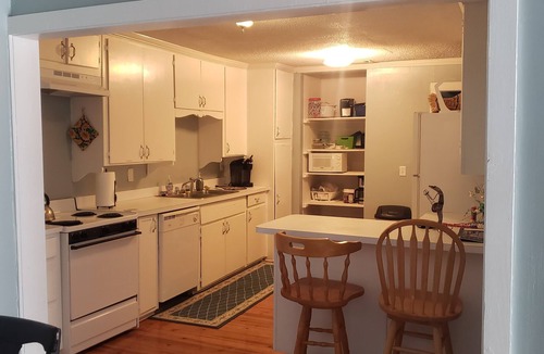 Washington Square Apartment | Bon Aire Apartment is in downtown Mobile on the Mardi Gras Parade Route