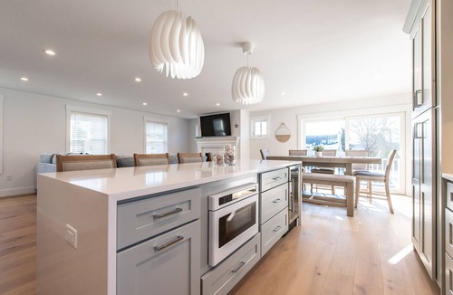 Bonnet Shores House | Bonnet Shores Coastal Chic Retreat, 4 Br, 3.5 Bath, <1 mi to beach