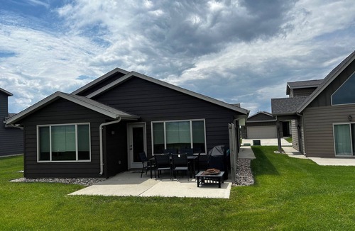 Spirit Lake Cabin | Book now, great rates!~3bedroom, 2bath~finished garage area.