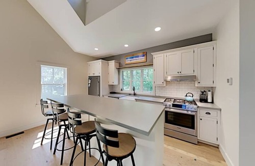 Katama House | Book your stay for Summer 2026 in this charming 2-bedroom house in Edgartown!
