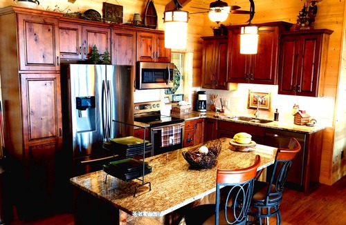 Luck Cabin | BOOKING END AUG+LBR DAY-Northwds Upscale Charmng Lakefrt Bone Lk-4 Bedrm-Game Rm