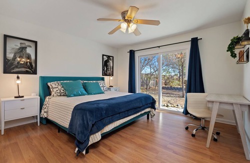 Paso Robles House | Boots & Barrels Ranch-2 master bedrooms,2 add'l bedrooms,3 baths, views, firepit