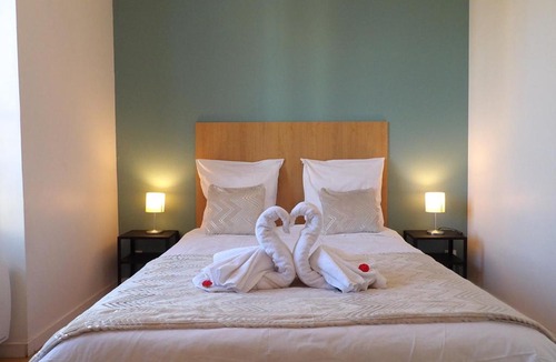 Chelles Apartment | Bord du Canal D - 10 Mins from Train Station - Paris & Disneyland