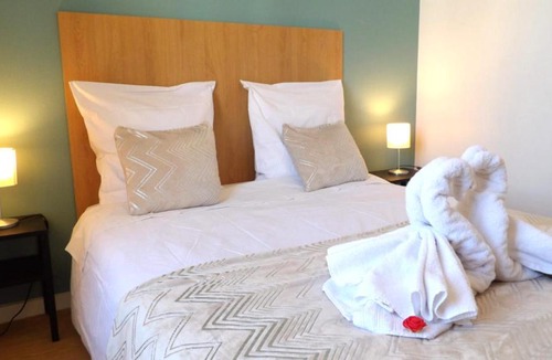 Chelles Apartment | Bord du Canal D - 10 Mins from Train Station - Paris & Disneyland