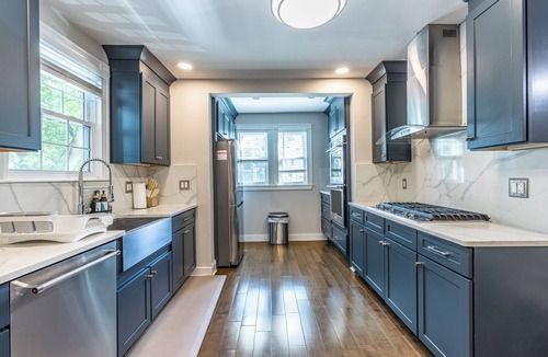 Highland Park House | Boston 5BR Retreat Sleeps 12 Free Parking Backyard