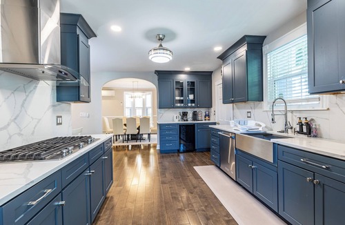 Highland Park House | Boston 5BR Retreat Sleeps 12 Free Parking Backyard