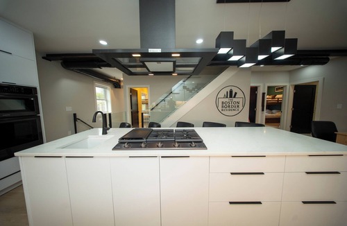 Medford House | Boston Themed Luxury Stay W Jacuzzi