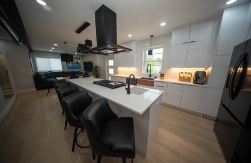 Medford House | Boston Themed Luxury Stay W Jacuzzi