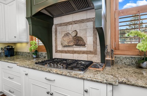 Boulder Bay House | Boulder Cove։ Lakefront Estate
