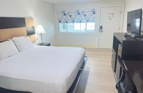 Buzzards Bay Hotel | Bourne Bridge Inn