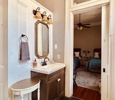 Treme Bed & Breakfast | Boutique Guesthouse Double Queen balcony and Pool