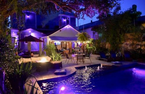 Treme Bed & Breakfast | Boutique Guesthouse Double Queen balcony and Pool