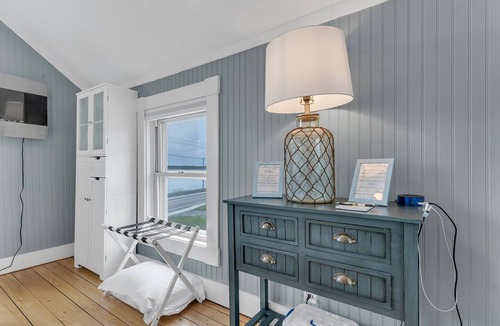 Tiverton Apartment | Boutique Luxury Waterfront w/Pool & Sunset Views-Sakonnet Sunset Manor, Tiverton