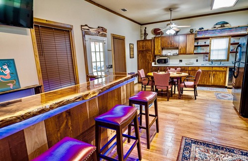 Loxley House | Boutique resort,1-4 adults, hot tub/pool/guest house