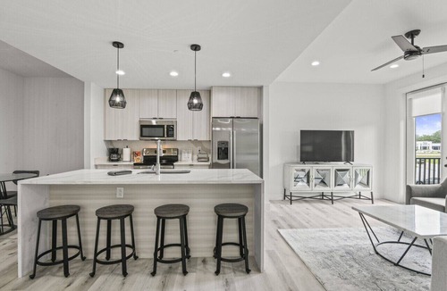 Gulfport Condo | Brand New 1 Bedroom Condo-Luxurious Waterfront Pool-Sleeps 4