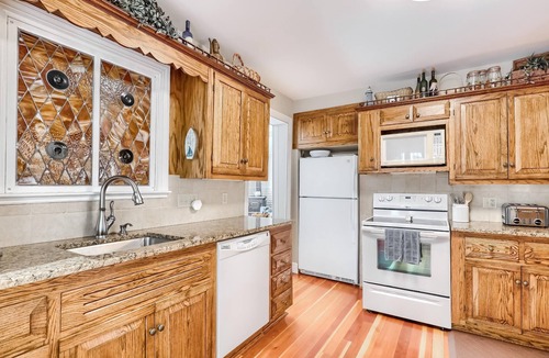 West Falmouth House | BRAND NEW LISTING! 5BD Home-A/C, Screen Porch, Close to Shining Sea Bikeway