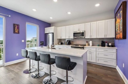 New Orleans Condo | *BRAND NEW LISTING* Luxury Penthouse Near the French Qtr. w/parking