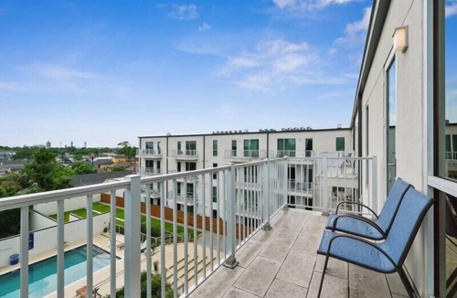 New Orleans Condo | *BRAND NEW LISTING* Luxury Penthouse Near the French Qtr. w/parking