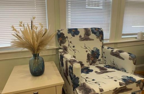 St. Marks Apartment | BRAND NEW MODERN 3BDS, 2 BATHS. SLEEP 9 PEOPLE. MINUTES AWAY FROM BOSTON.