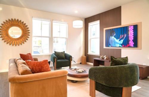 Upper Marlboro House | Brand New Rooftop Luxe 4BR 5BA 15 Min to DC MGM