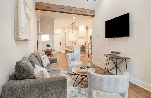 Lafayette House | Brand new upscale 3bed/2.5 bath townhome located in the heart of Lafayette, LA!