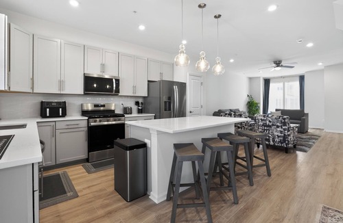 Algonquin House | Brand New Waterfront Home Pool Walk Downtown & Events Sleeps 8