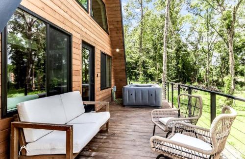 New Iberia Ski Chalet | Breathtaking Luxurious A-Frames with Hot-Tub in Louisiana